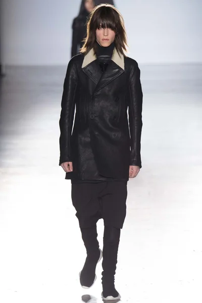 Look 3